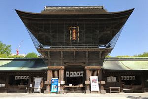 【放生会】3年ぶりに露店立ち並ぶ　賑わい見せる筥崎宮