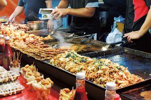 筥崎宮放生会、千年超の歴史 露天商が紡ぐ祭りの情緒