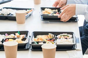 お弁当屋さん大にぎわい～1,000円の攻防
