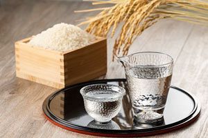 【業界を読む：酒造業界】国内需要低下に、経営難、酒米高騰…逆風下の日本酒市場の今後は──
