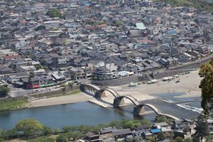 山口県、深刻な人口急減と経済力の衰退