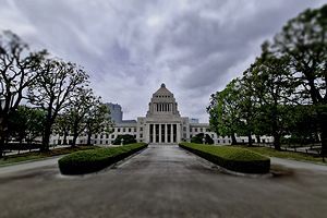 既成政党が淘汰される（4）時代の制約