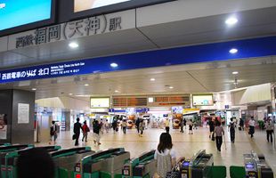 西鉄福岡天神駅構内に16日、ローソン誕生