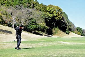 雨上がりの快晴の下 163名が親睦深める