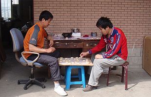 賭博にも使われる中国版将棋「象棋」