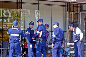 春の椿事　百道浜ボンラパスに警察出動