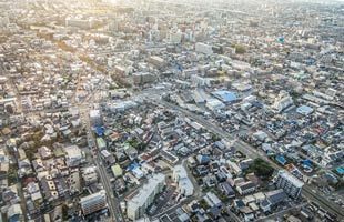 下げ止まらない九州地銀の株価