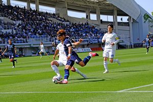 アビスパ、6位に浮上　福岡1-0柏