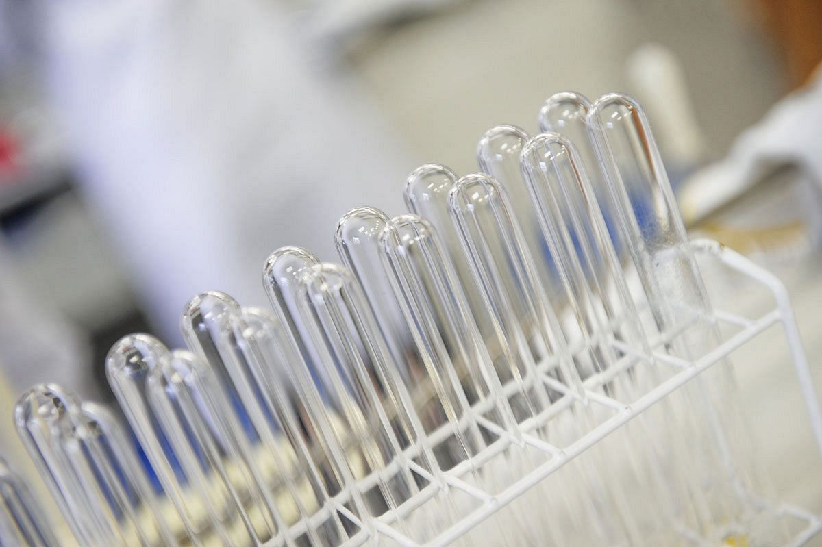 室町ケミカル、中間期業績を上方修正  医薬品原薬や半導体関連が好調、経常益は2倍に