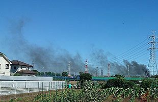 【速報】廃車約30台が炎上中～埼玉県狭山市