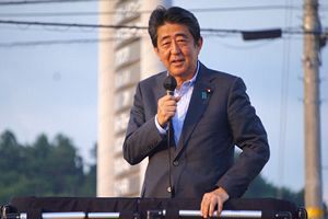 「アベノミクス」のメリットばかり強調の安倍元首相