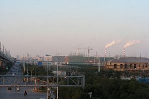 上海外資工場　険しい再稼働の道のり