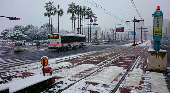 一面雪景色となった長崎市