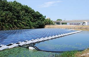 福岡市初のため池太陽光発電所が運転開始、式典開かれる