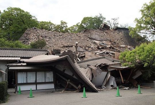 【熊本地震最前線レポート】（36）～熊本城、櫓や石垣が崩れ落ちる