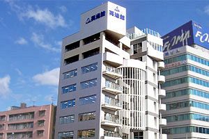 英進館が奨学金財団を設立 来秋から大学生に給付